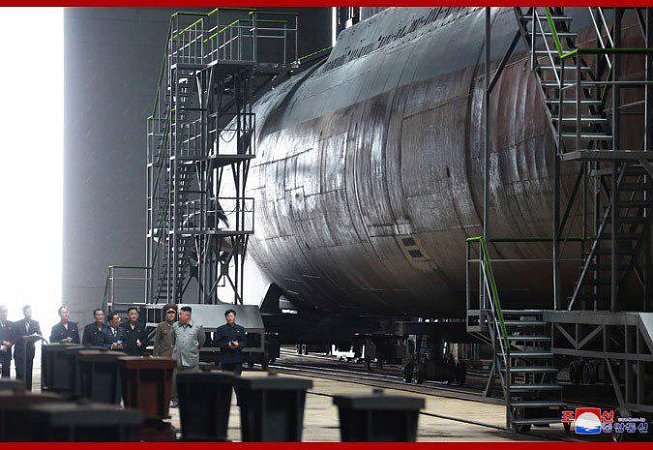 Лидер КНДР Ким Чен Ын инспектирует строительство новой ДЭПЛ